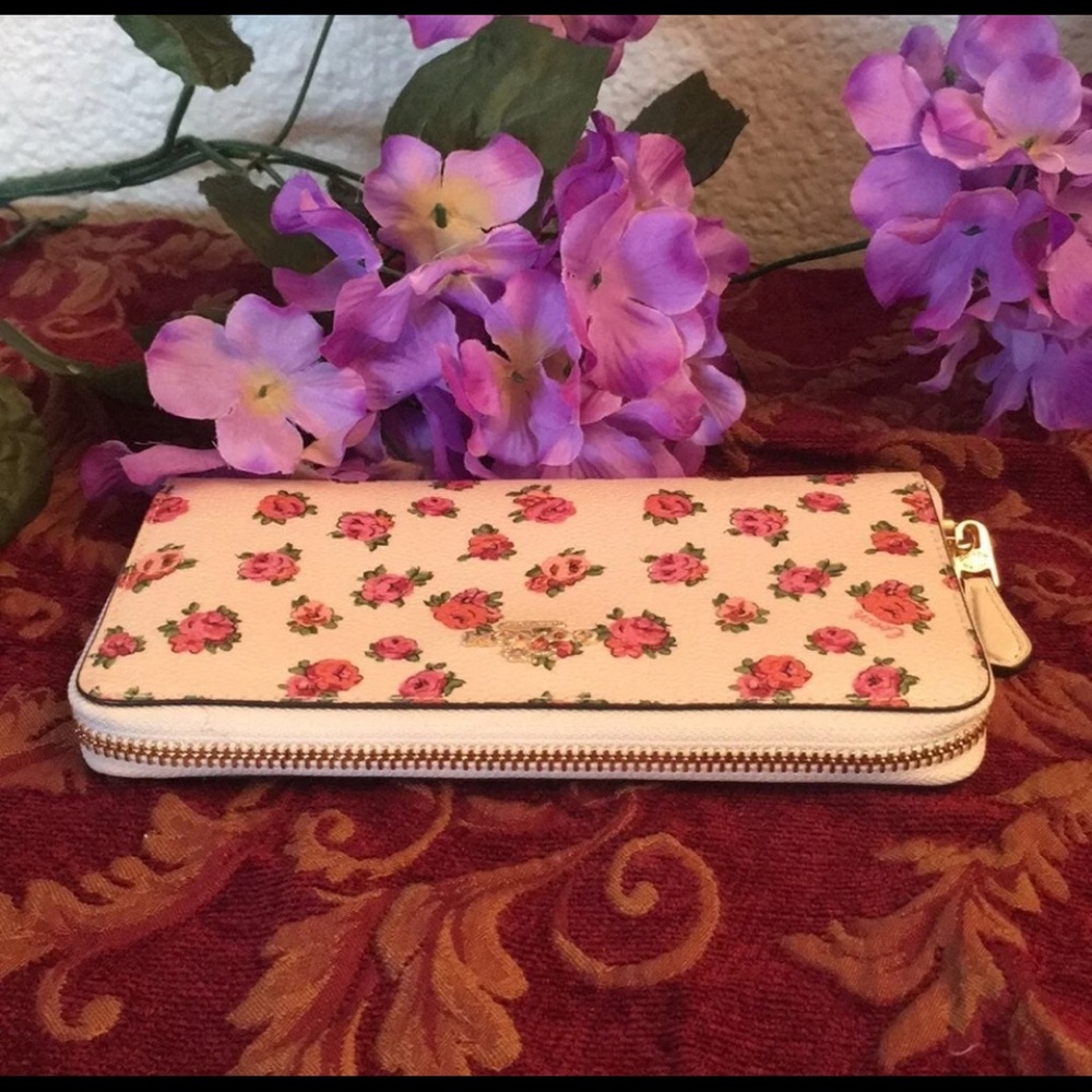 Coach Wallet - Picture 3 of 8